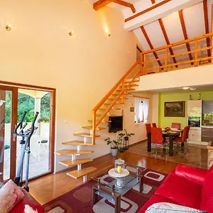 apartments-maris-novigrad-dalmatia.hotelinzadar.com/